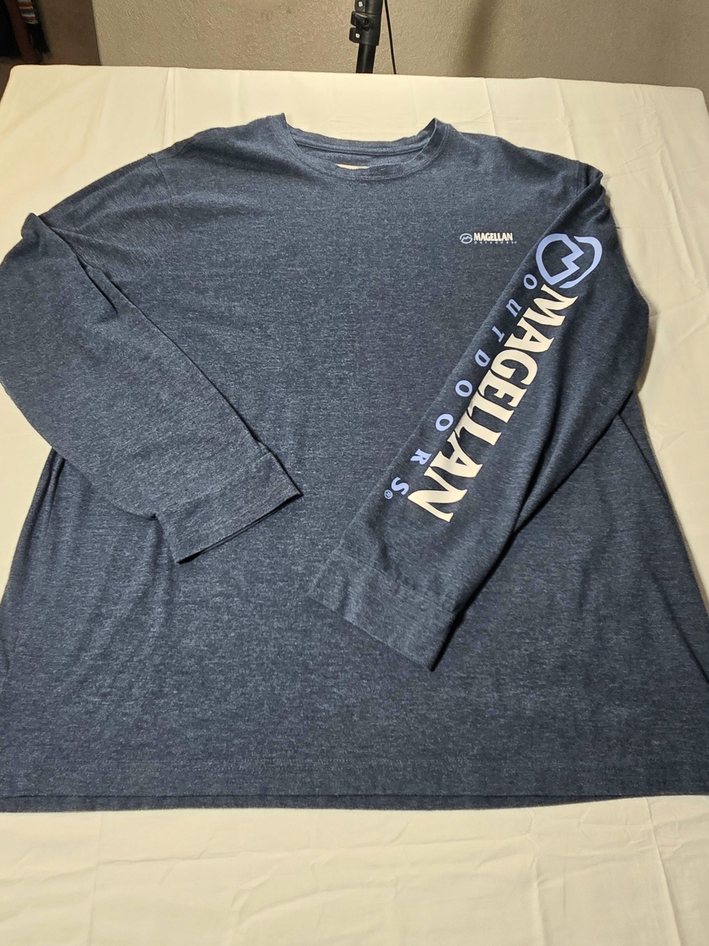 Magellan Outdoors Men's XL Blue Long Sleeve Graphic Sleeve Shirt